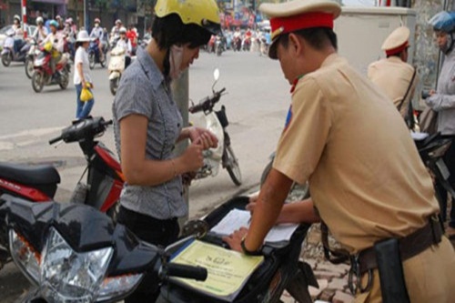 bi giu giay phep lai xe se duoc su dung ban sao chung thuc