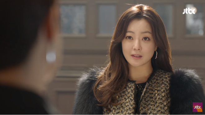 dieu gi o kim hee sun khien kim sun ah luon nhin co bang anh mat nguong mo