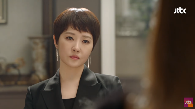 dieu gi o kim hee sun khien kim sun ah luon nhin co bang anh mat nguong mo
