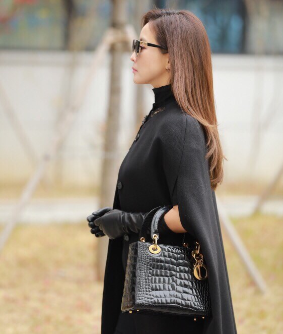 dieu gi o kim hee sun khien kim sun ah luon nhin co bang anh mat nguong mo