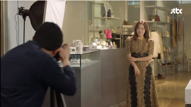 dieu gi o kim hee sun khien kim sun ah luon nhin co bang anh mat nguong mo