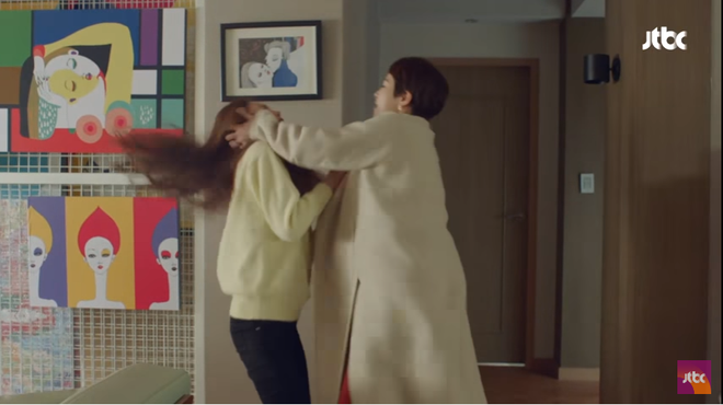 dieu gi o kim hee sun khien kim sun ah luon nhin co bang anh mat nguong mo