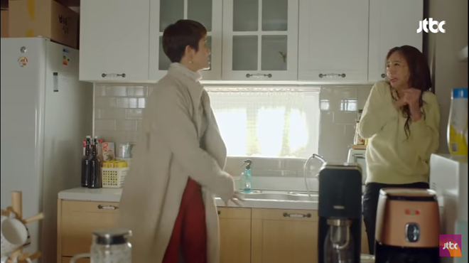dieu gi o kim hee sun khien kim sun ah luon nhin co bang anh mat nguong mo