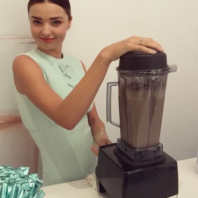 chi xuong pho thoi ma miranda kerr cung xinh dep ngat ngay nhu the nay