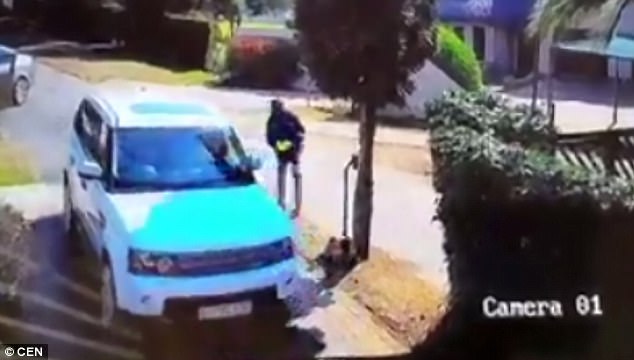 gap cuop co vu trang cap doi di range rover phan ung ngoan muc nhu trong phim