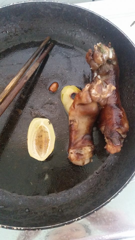 cuoi sai quai ham voi mon canh loi sua me ruot nau cho con gai qua du du be nhu mat muoi khuyen mai them hat lac co don