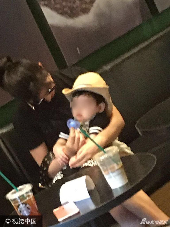 lo anh con trai tran nghien hy tran hieu beo tron lam nung me