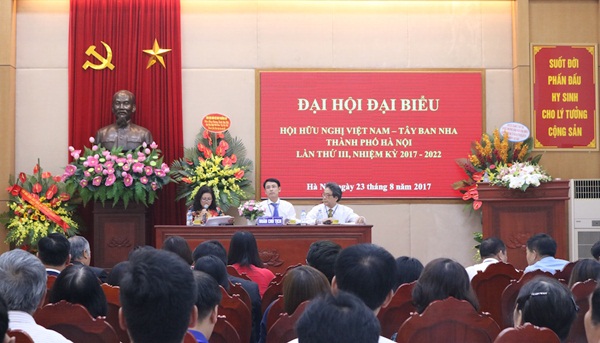 25 uy vien duoc bau vao ban chap hanh hoi huu nghi viet nam tay ban nha tp ha noi khoa iii