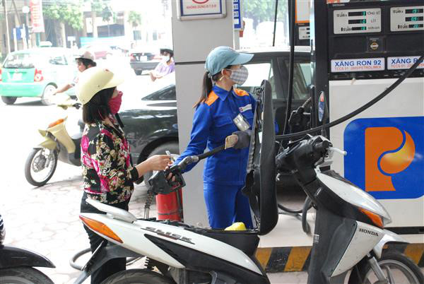 con du gan 4000 ty dong quy binh on gia xang dau