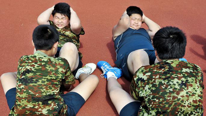 quan doi tq loai qua nua ung vien vi an uong bua bai va thu dam nguoi dan phat hoang