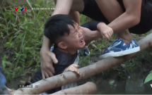 video thay duong dep vach ke ro rang tai xe di vao va lao thang xuong ao
