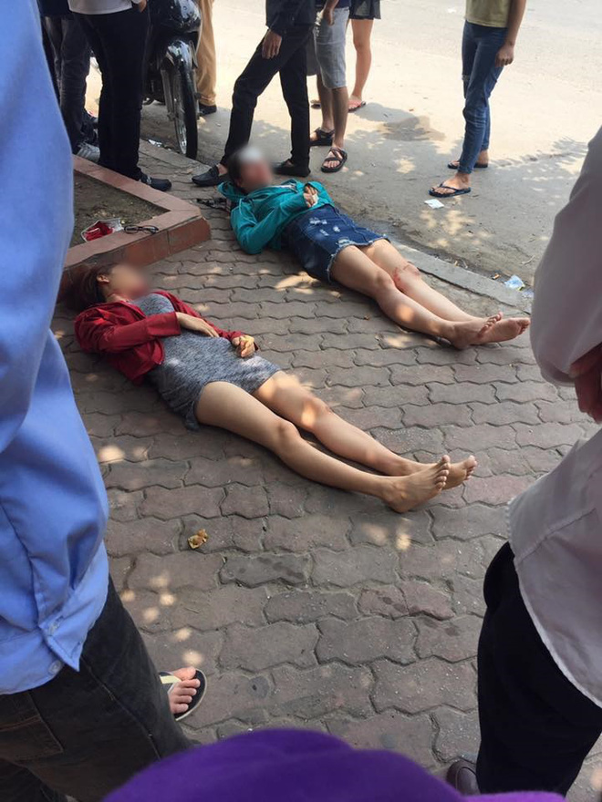 ha noi di bo sang duong hai co gai tre bi xe may dam nga bat tinh