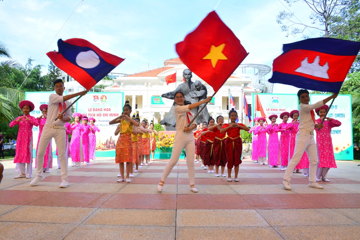 khai mac trai he thieu nhi viet nam lao campuchia