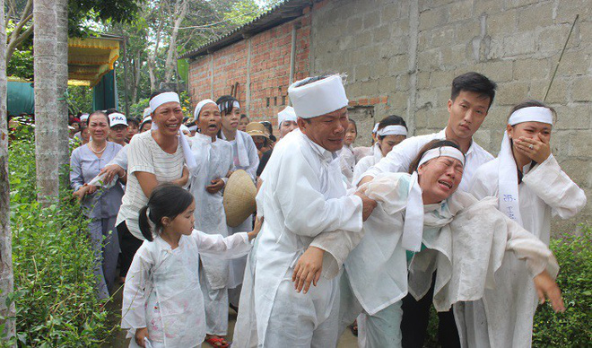 hinh anh dau nhoi sau tai nan tham khoc xe tang nay quay ve xe khac lai tien ve nghia trang