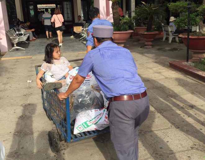 tau hoa tong nat dau xe tai 4 nguoi bi thuong
