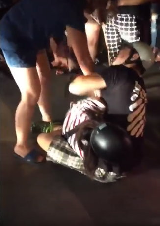 vu vo be con gap chong cap bo nao loan pho ha noi bo va me vo cung xuat hien khi danh ghen