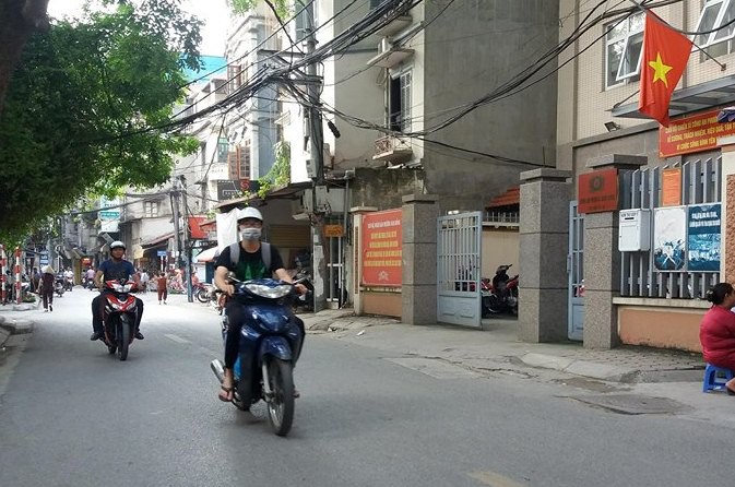 vu vo be con gap chong cap bo nao loan pho ha noi bo va me vo cung xuat hien khi danh ghen