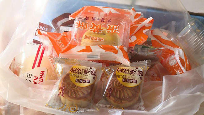 ha noi mat phuc thu giu 10000 goi banh trung thu sieu re khong ro nguon goc