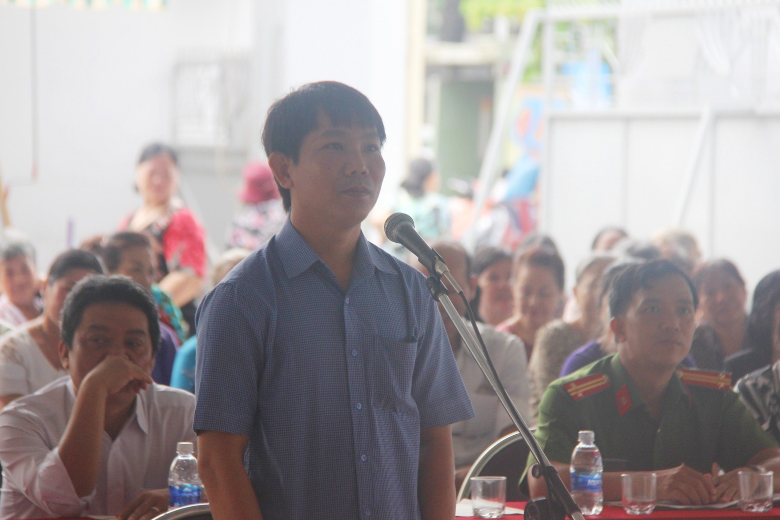 chong di nhau say de vo con doi com con danh vo dap la lach khien ai xem cung buc xuc tai phien toa gia dinh