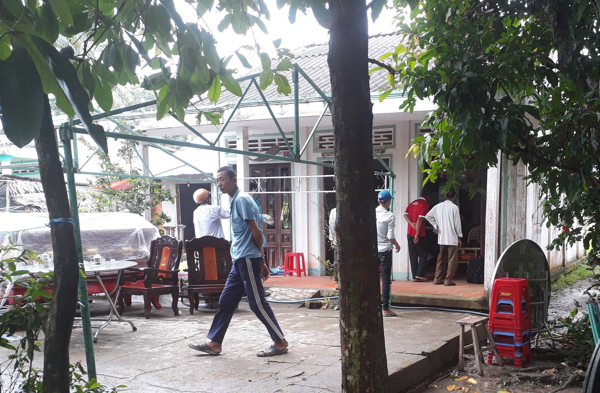 loi khai lanh nguoi cua con trai giet chet bo me gia vi mau thuan voi co em gai