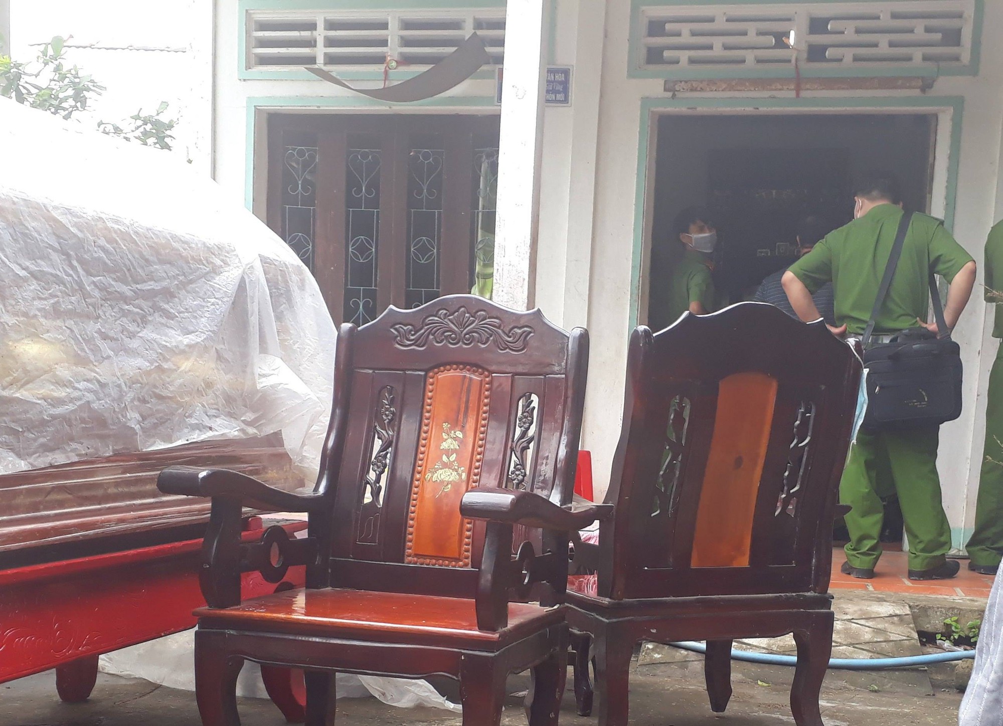 loi khai lanh nguoi cua con trai giet chet bo me gia vi mau thuan voi co em gai