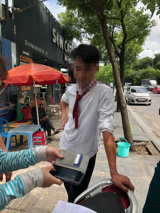 tai xe hang taxi vinasun bi to chay au chui boi va hanh hung khach hang giua sai gon