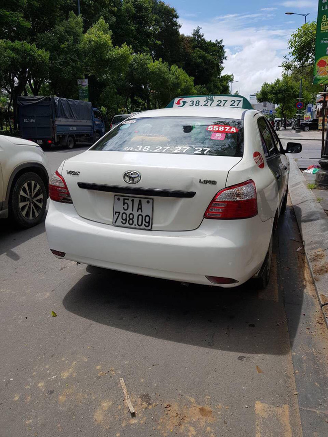 tai xe hang taxi vinasun bi to chay au chui boi va hanh hung khach hang giua sai gon
