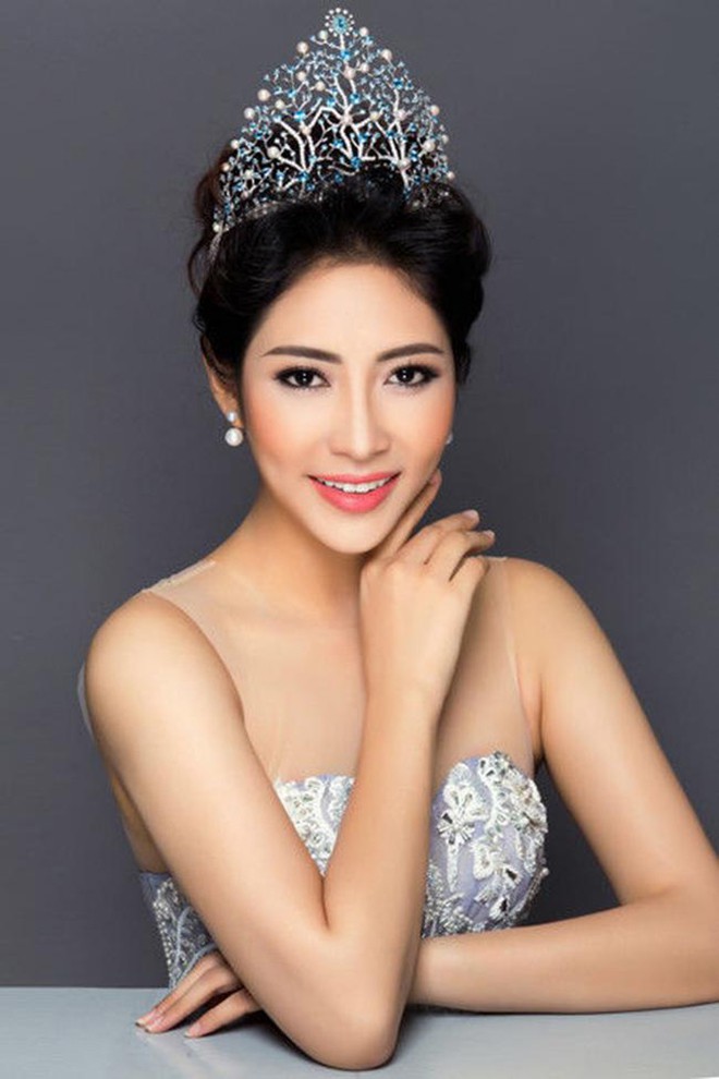 dien bien bat ngo vu hoa hau dang thu thao xich mich khong nhin mat chi ruot