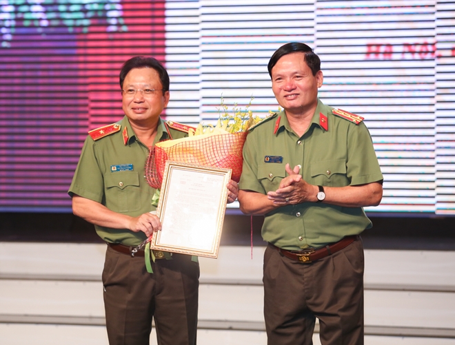 trao quyet dinh bo nhiem 14 lanh dao cuc truyen thong cand