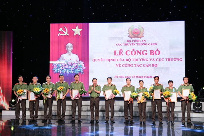 trao quyet dinh bo nhiem 14 lanh dao cuc truyen thong cand