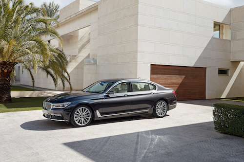 lo xe bmw moi do thaco nhap khau da ve cang