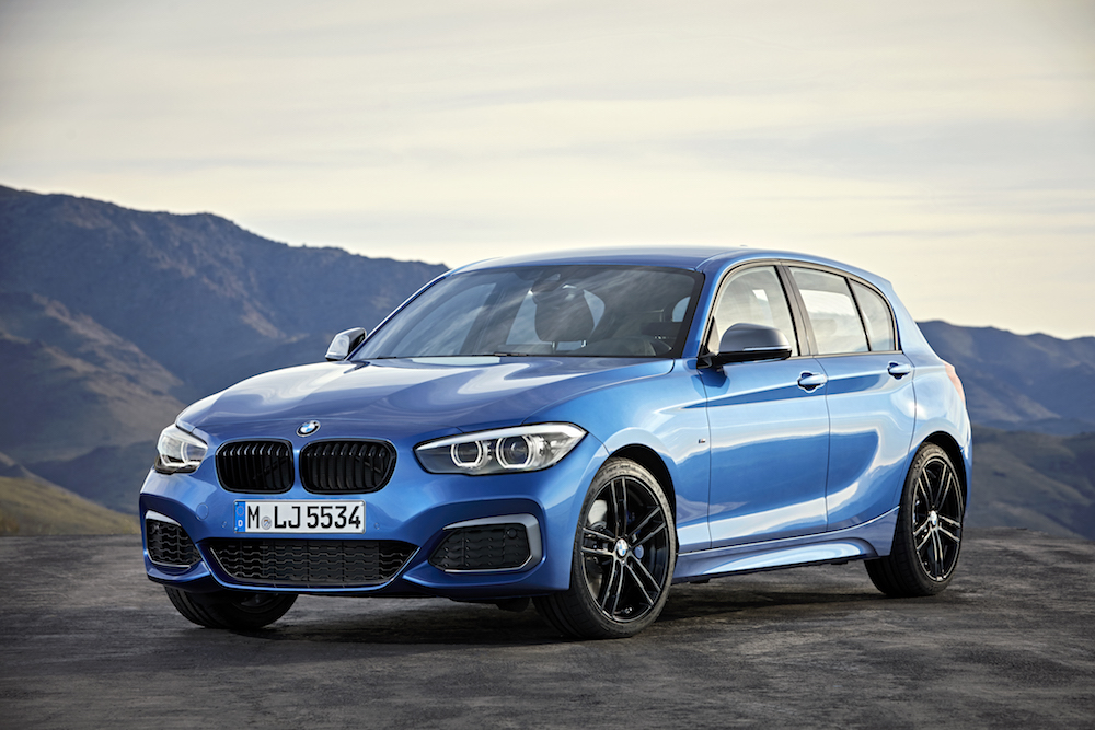 lo xe bmw moi do thaco nhap khau da ve cang