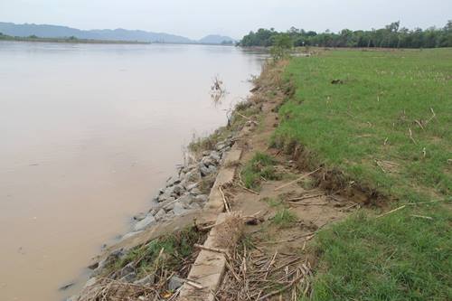nghe an ke cho ng sa t lo ven song la i sa t lo nghiem trong