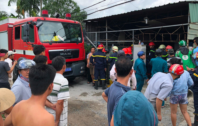 tp hcm ghen tuong voi vo ga dan ong phong hoa dot nha khien ca khu pho bo chay thuc mang