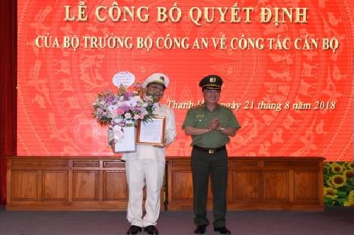 trao quyet dinh bo nhiem giam doc cong an tinh thanh hoa