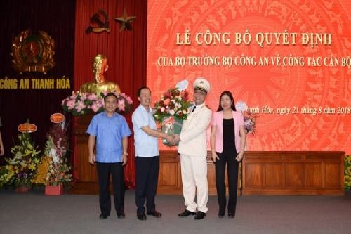 trao quyet dinh bo nhiem giam doc cong an tinh thanh hoa