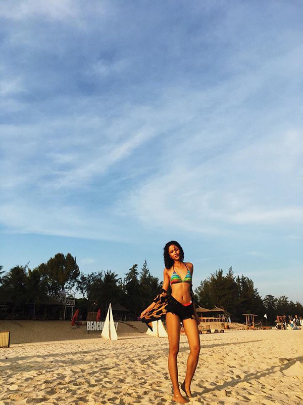 hhen nie khoe anh bikini thoi toc dai chua dang quang hoa hau