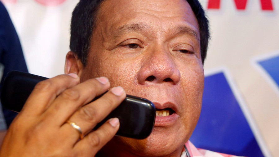 tong thong philippines roi xa smartphone do lo ngai my nghe len