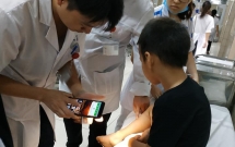 ha tinh ran cap nong bo vao tan giuong can be 22 ngay tuoi tu vong