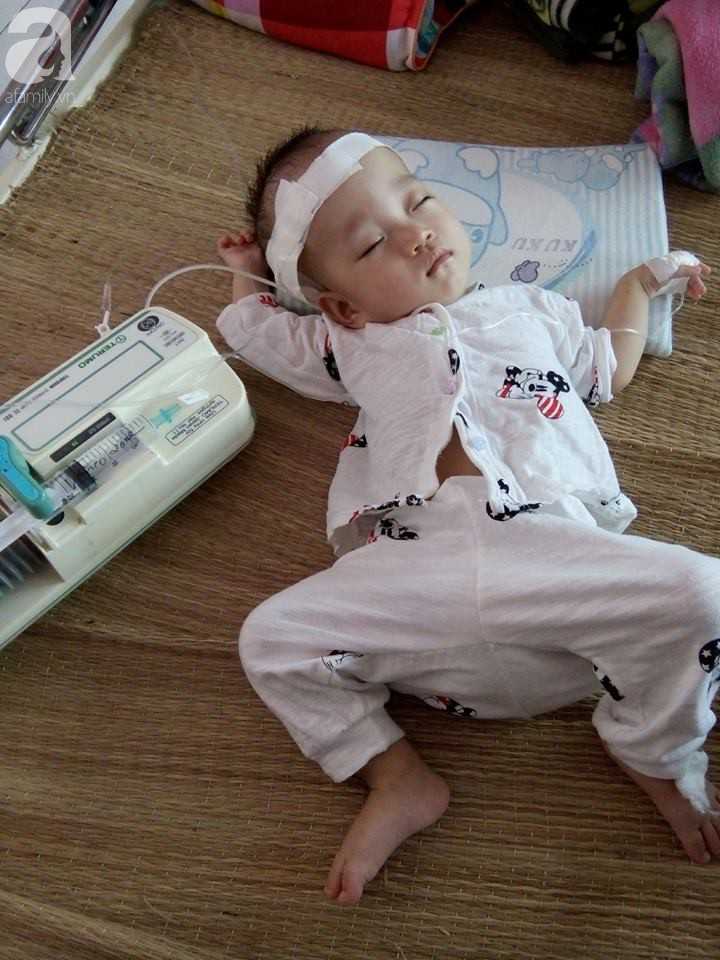 cha ngheo tha huong cuu con gai 14 thang tuoi nam vien tu luc lot long vi can benh quai ac