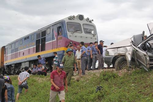 tau hoa va cham o to khien 4 nguoi thuong vong tai nghe an