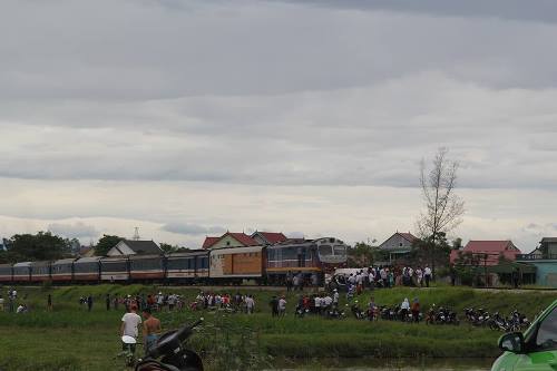 tau hoa va cham o to khien 4 nguoi thuong vong tai nghe an