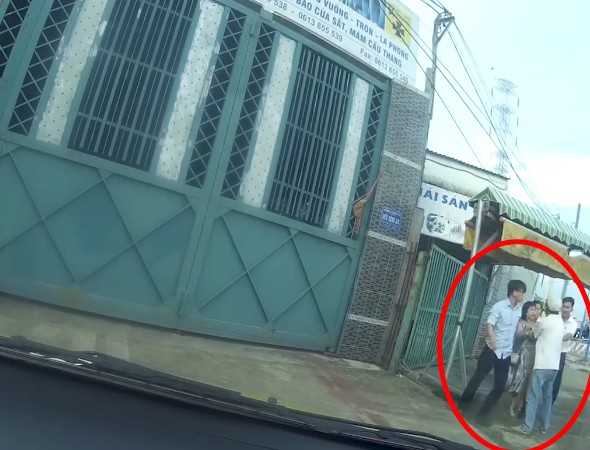 xe may danh vong gay su gap trung team ho bao va cai ket xau ho cho ca doi ben