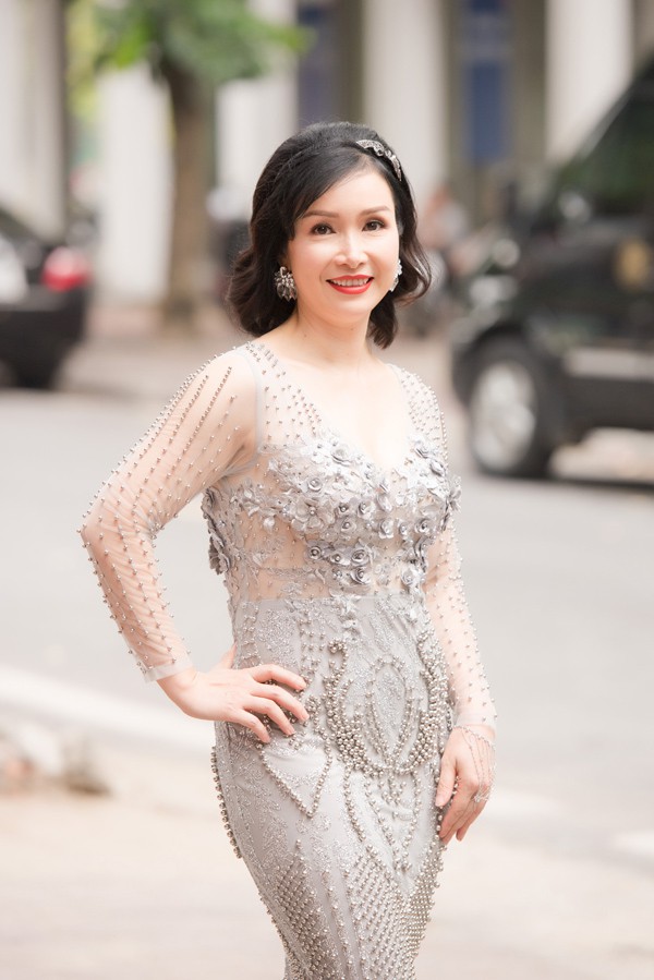 chuyen kho tin ve phan thi bikini cua hoa hau viet nam 30 nam truoc