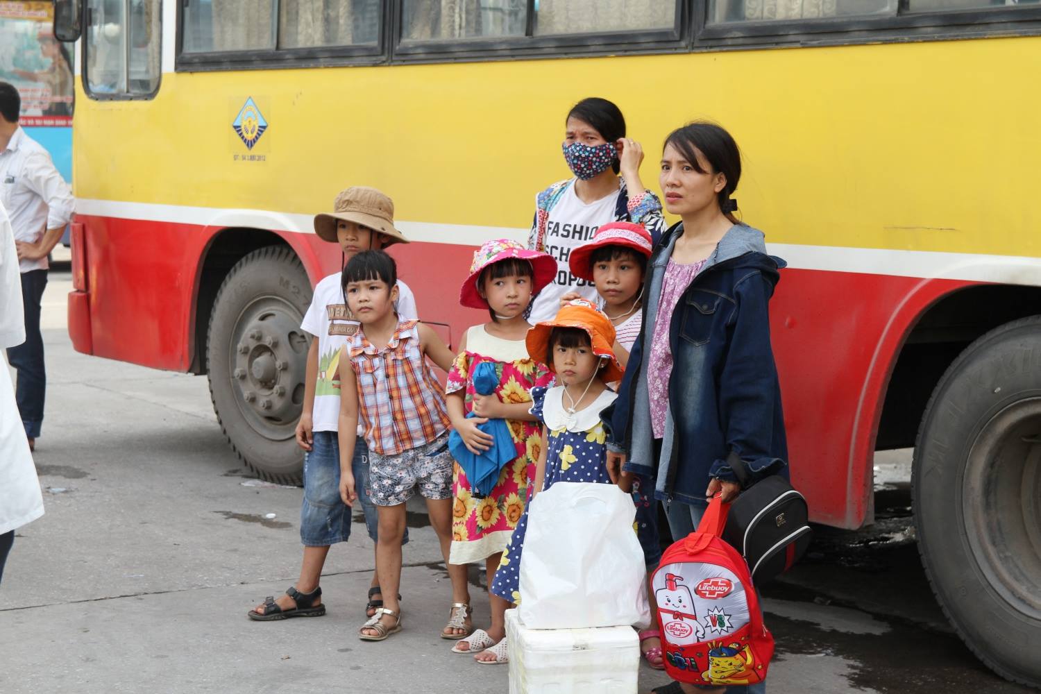 nguoi dan roi thanh pho ve nha bat dau ky nghi le