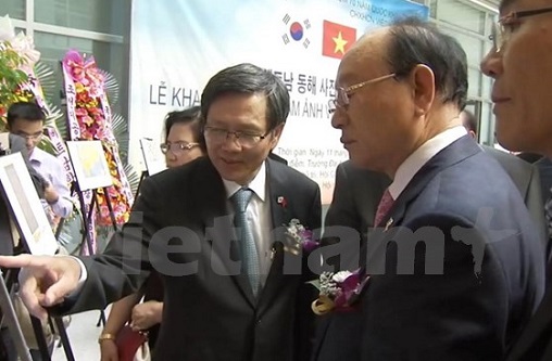 trien lam anh ve hoat dong trai phep cua trung quoc o bien dong