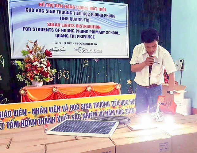 dove fund trao tang den nang luong mat troi cho hoc sinh vung cao tinh quang tri