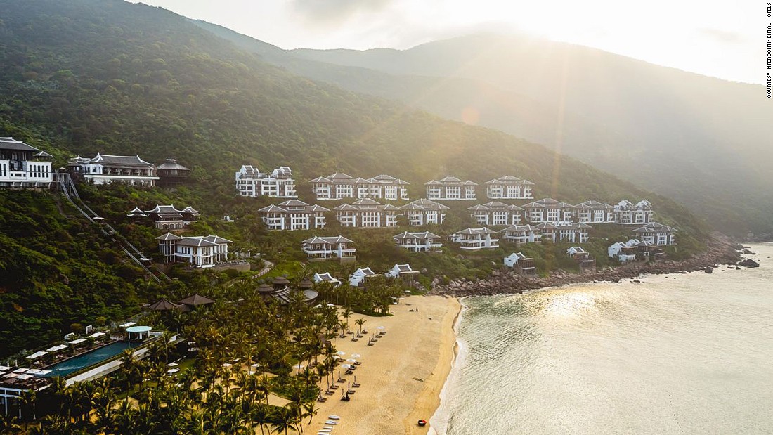 khu nghi duong o da nang lot top 10 khach san bai bien dep nhat the gioi