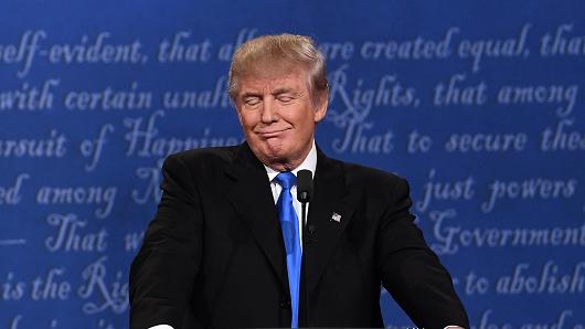 ong trump da chien thang ba clinton tren cac mang xa hoi