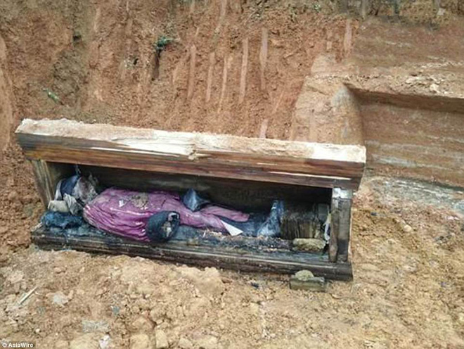 sau vai tram nam xac uop mot quy toc trung quoc van duoc bao quan nguyen ven den kho tin